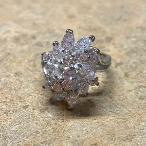 SPARKLY COCKTAIL RING SIZE 7